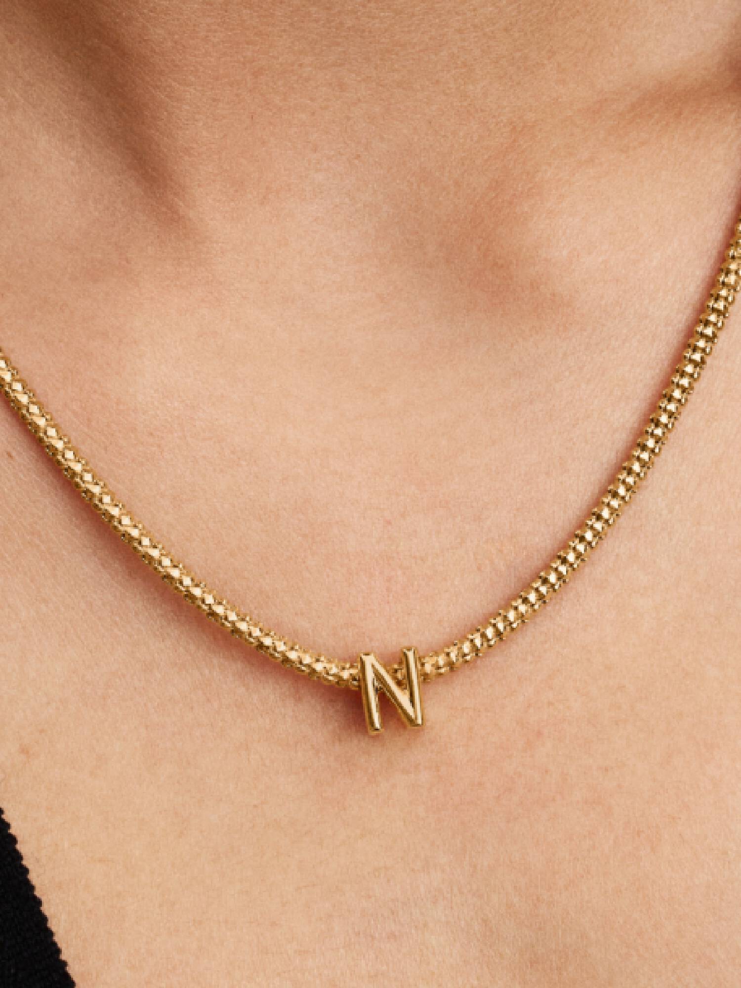 "N" betű charm