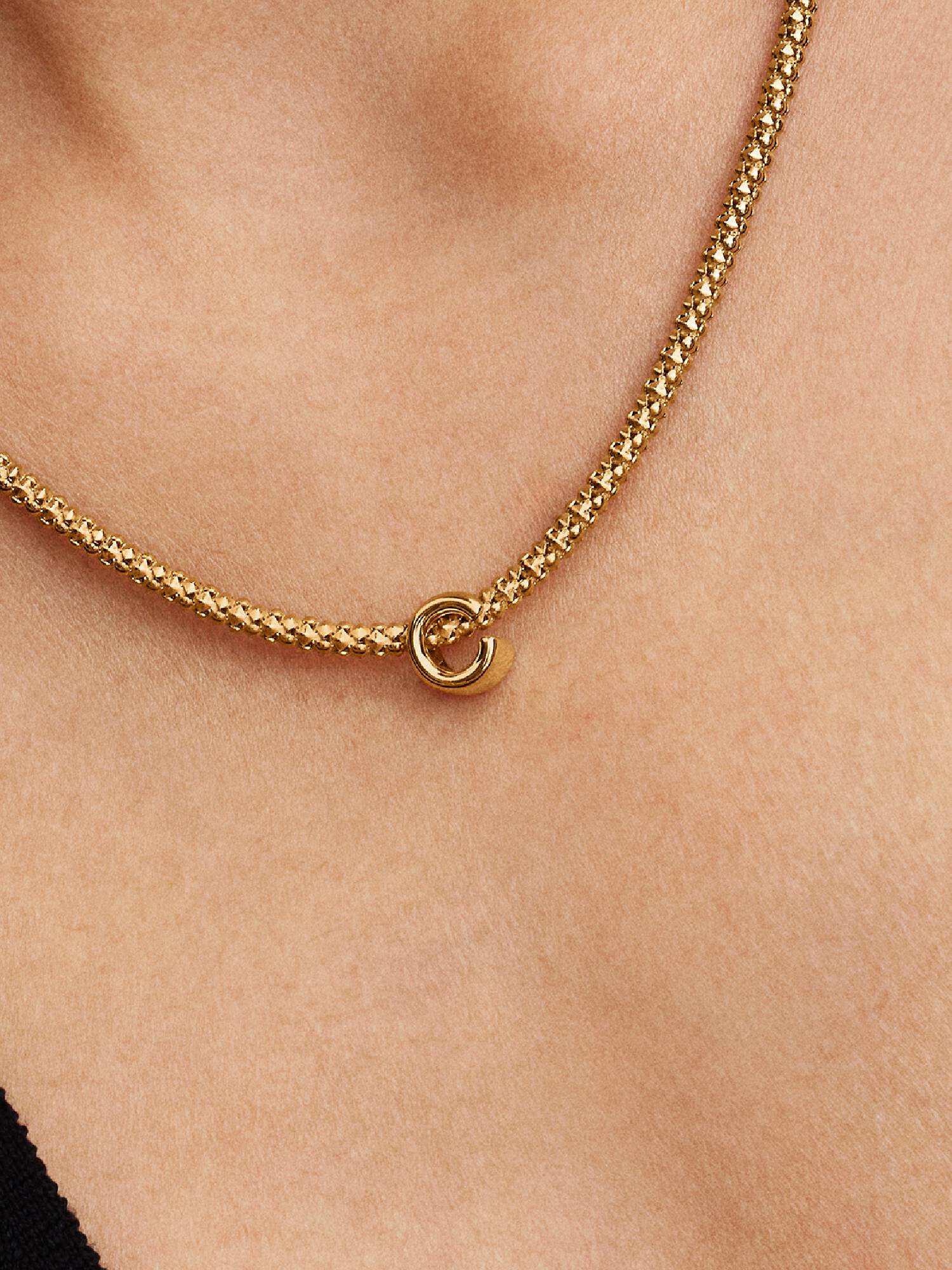 "C" betű charm