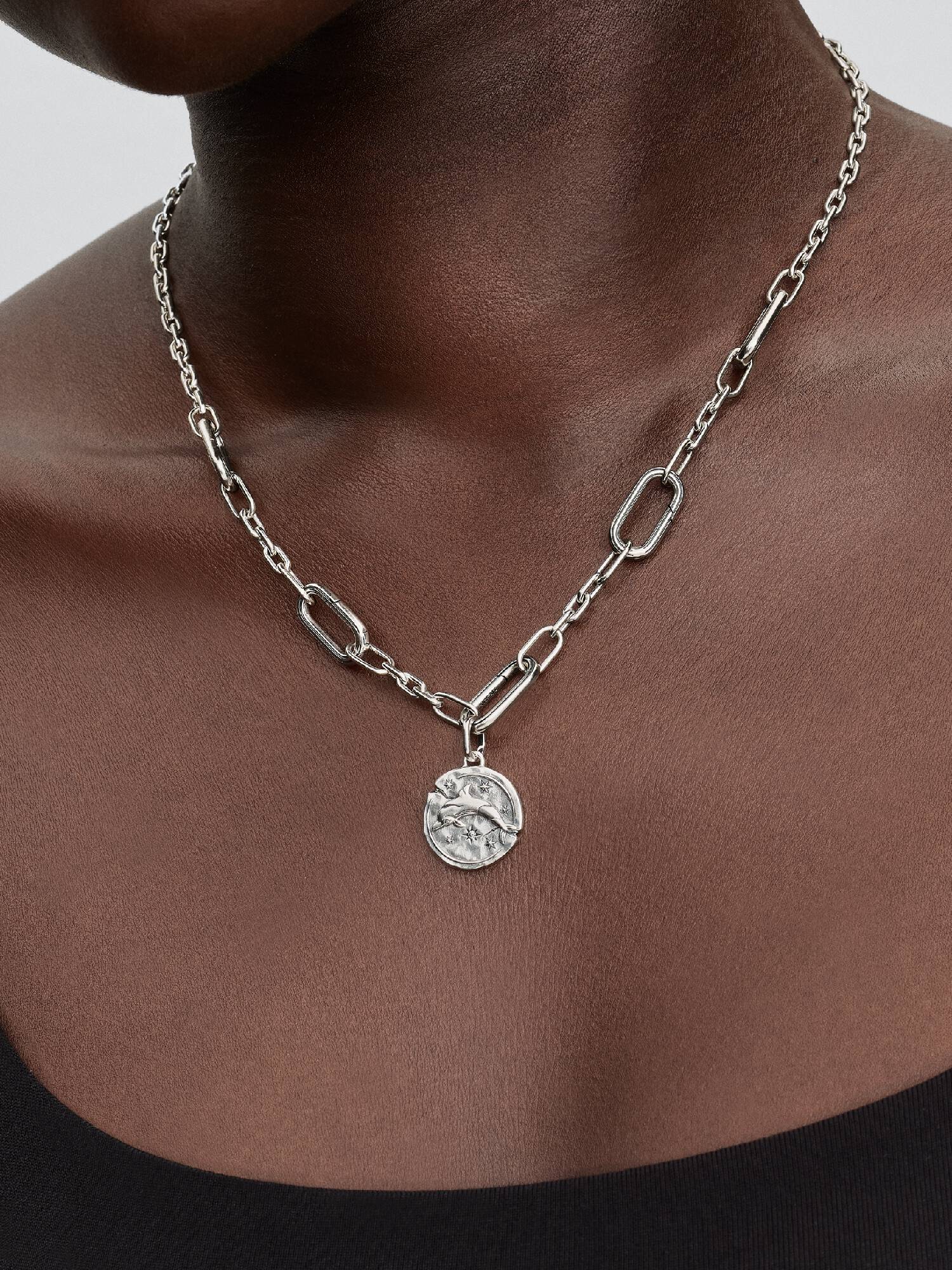Delfin medál charm