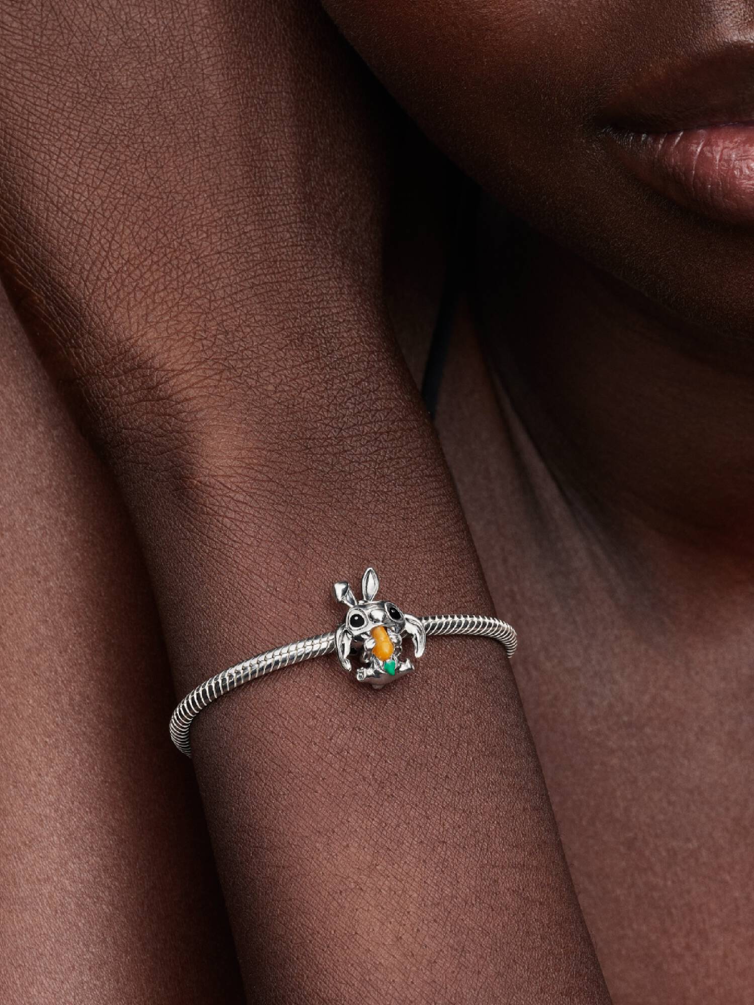 Disney Stitch húsvéti nyuszi charm