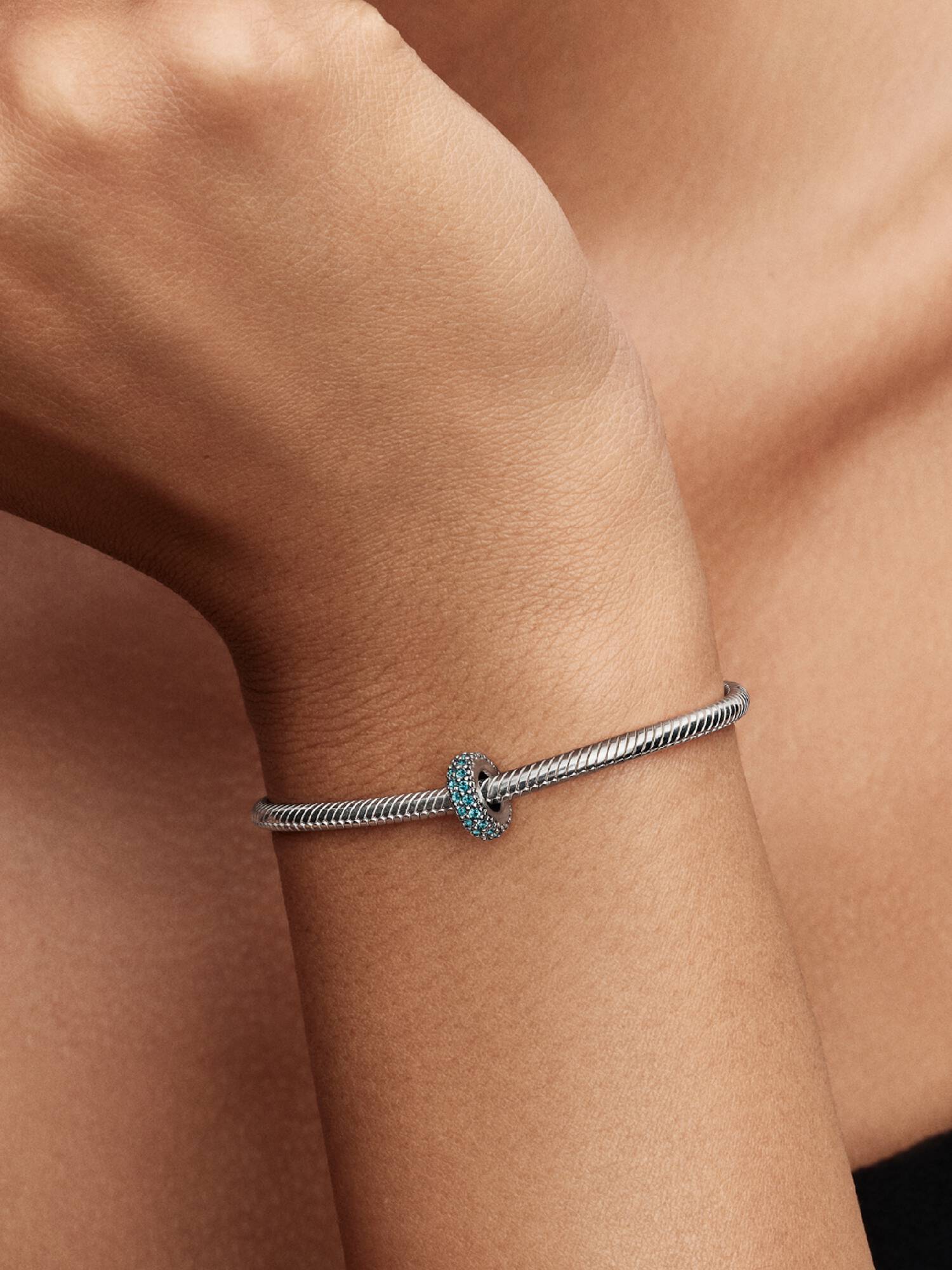 Jégkék kő spacer charm