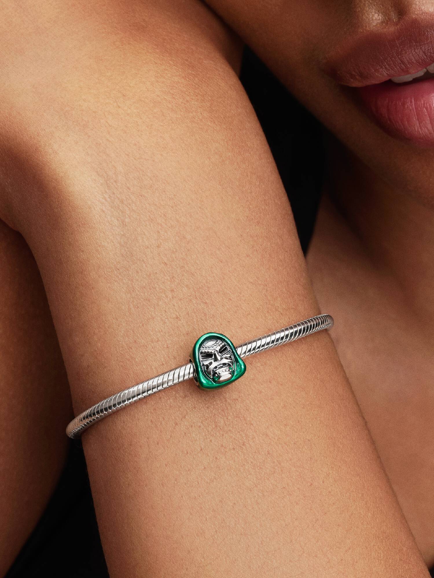 Disney Marvel Fátum Doktor maszk charm