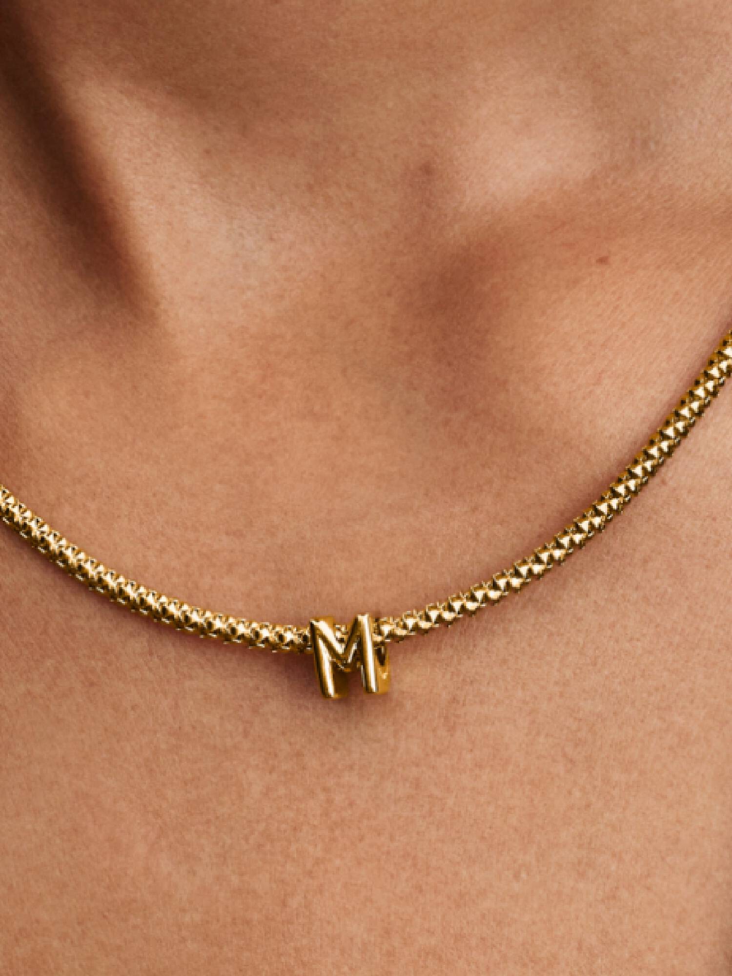 "M" betű charm