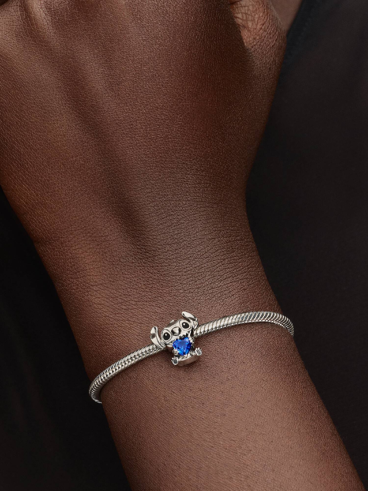 Disney Stitch kék szív charm