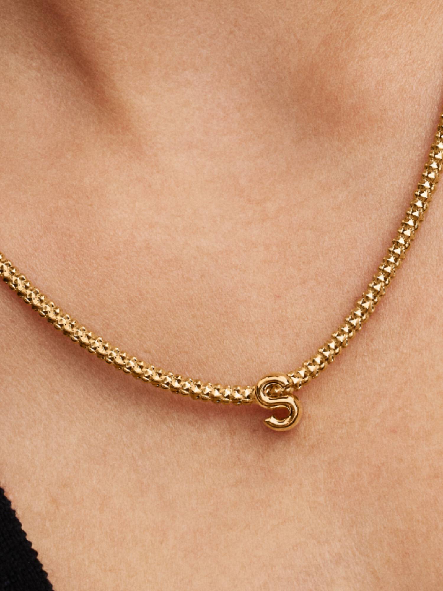 "S" betű charm