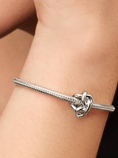 Végtelen csomó charm