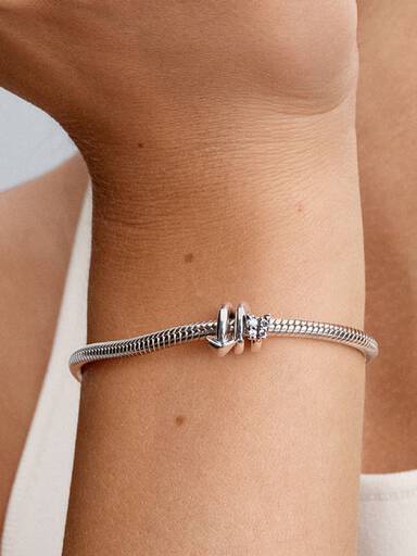 Csavarodó nyíl charm