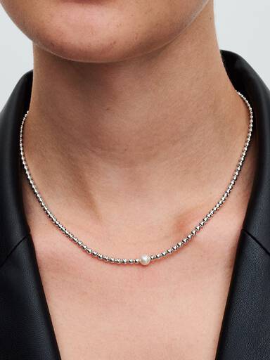 Kezelt édesvízi tenyésztett gyöngy és fémgyöngyök collier nyaklánc