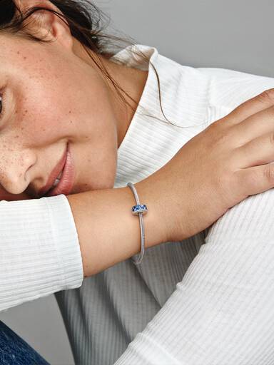 Kék pavé klip charm