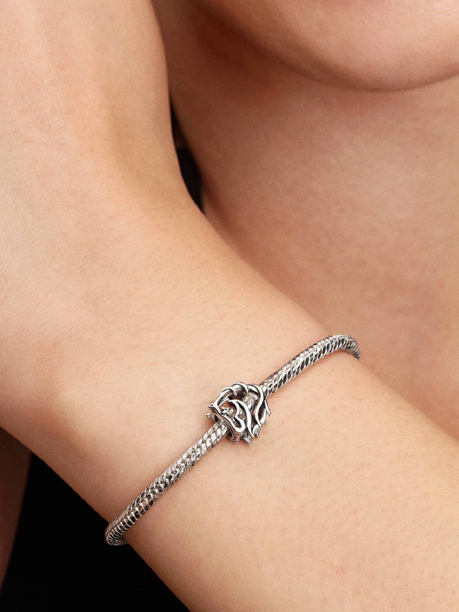 Ló áttört charm