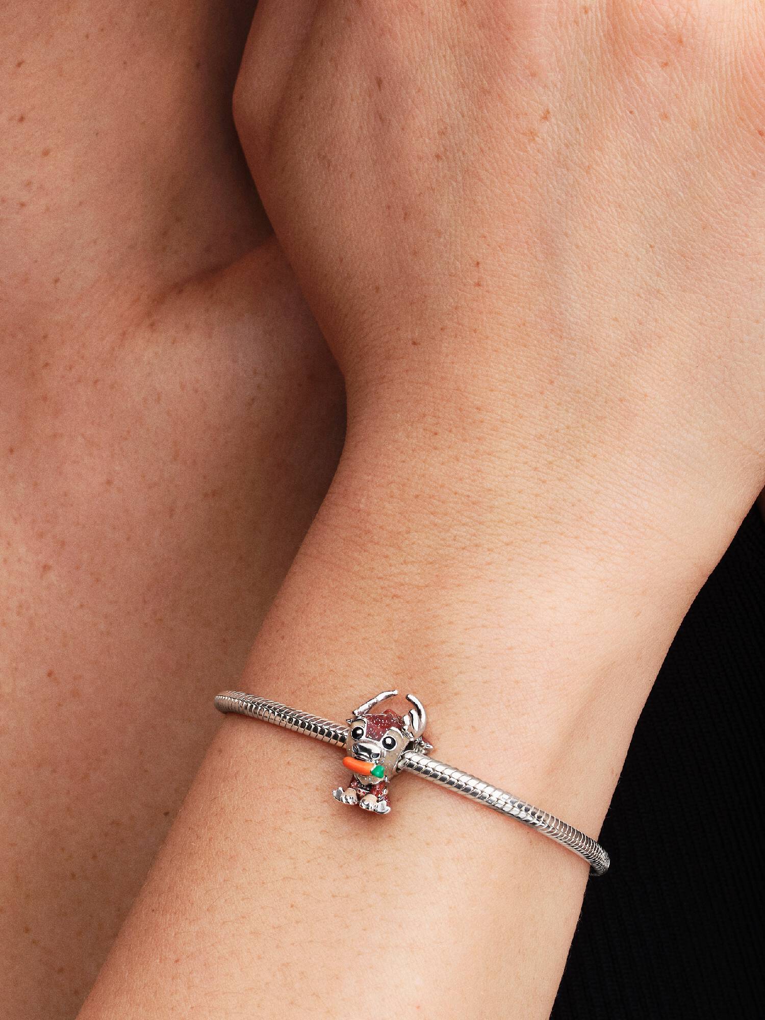 Disney Jégvarázs Sven charm