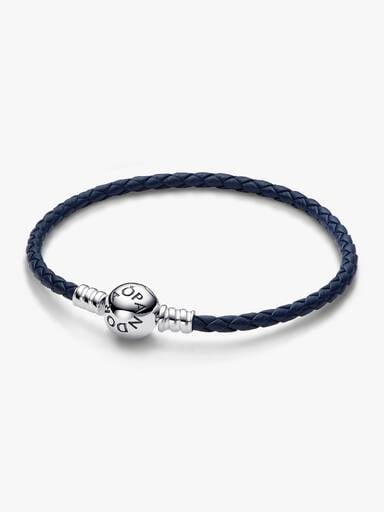 Pandora Moments kerek kapcsos kék fonott bőr karkötő