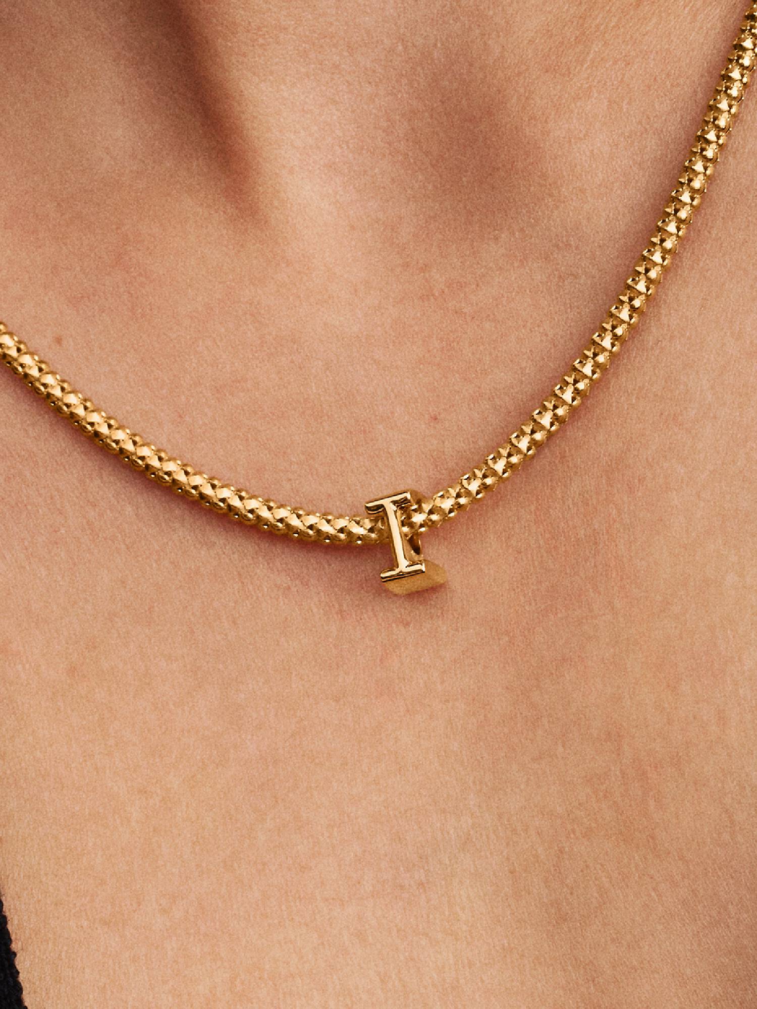 "I" betű charm