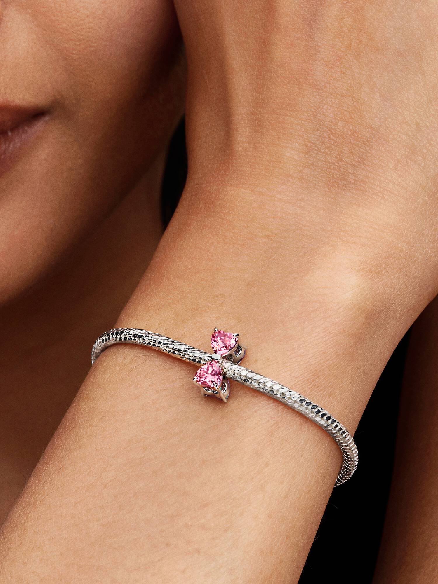 Rózsaszín masni charm