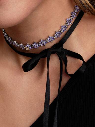 A Bridgerton család herbárium és méh choker