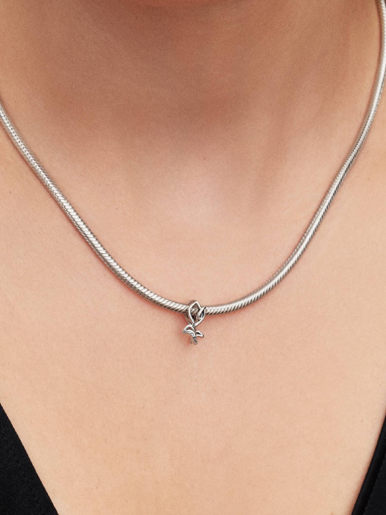 Tulipán áttört charm