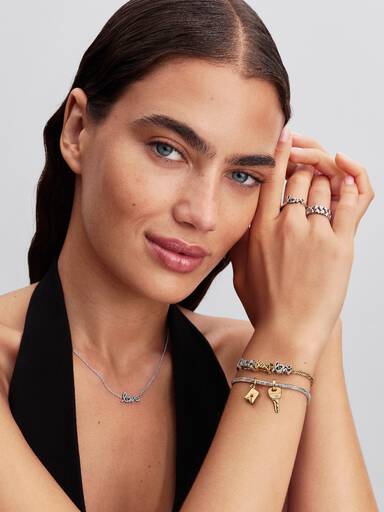 Amore felirat charm