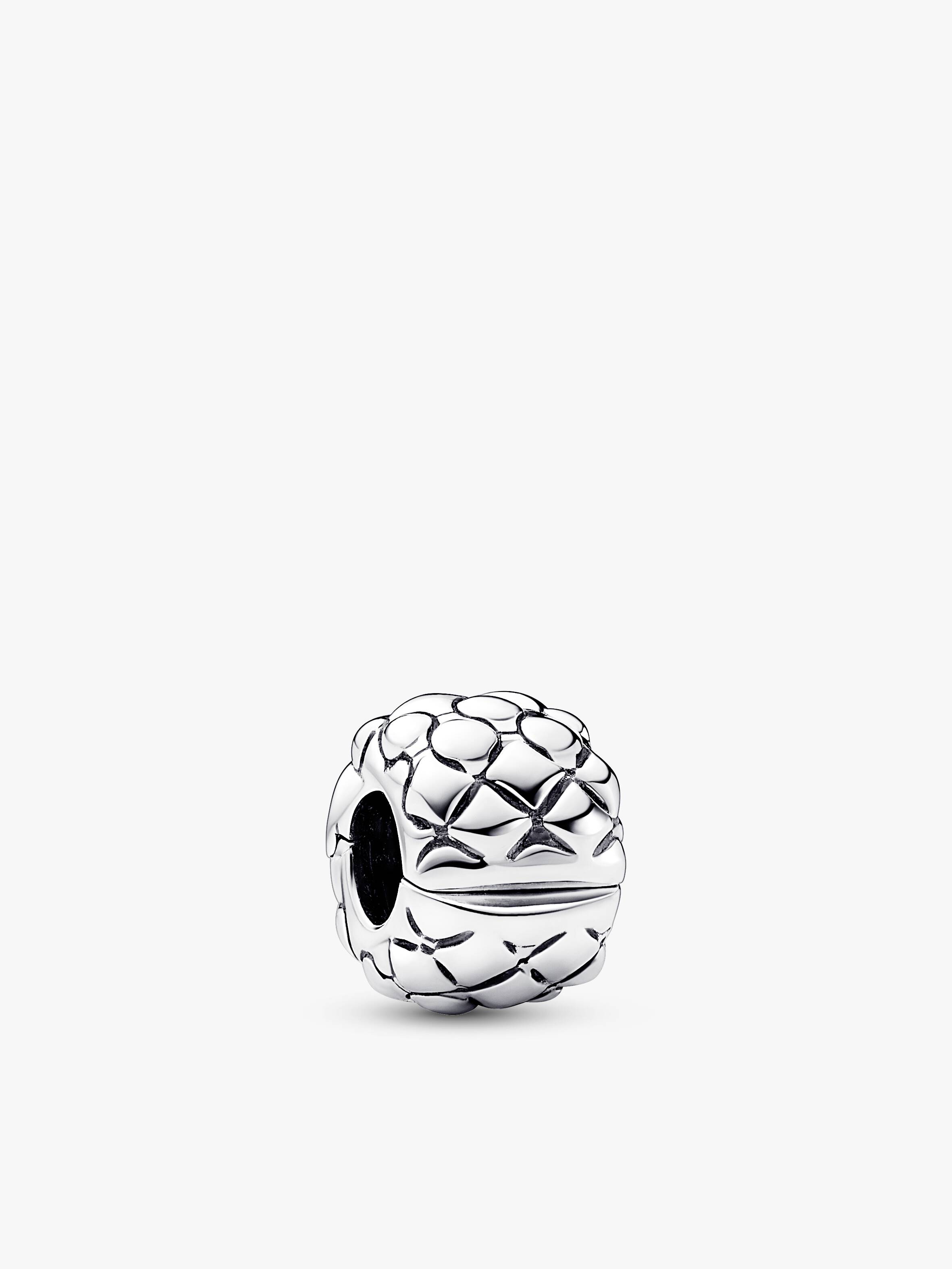 Szegecselt klip charm
