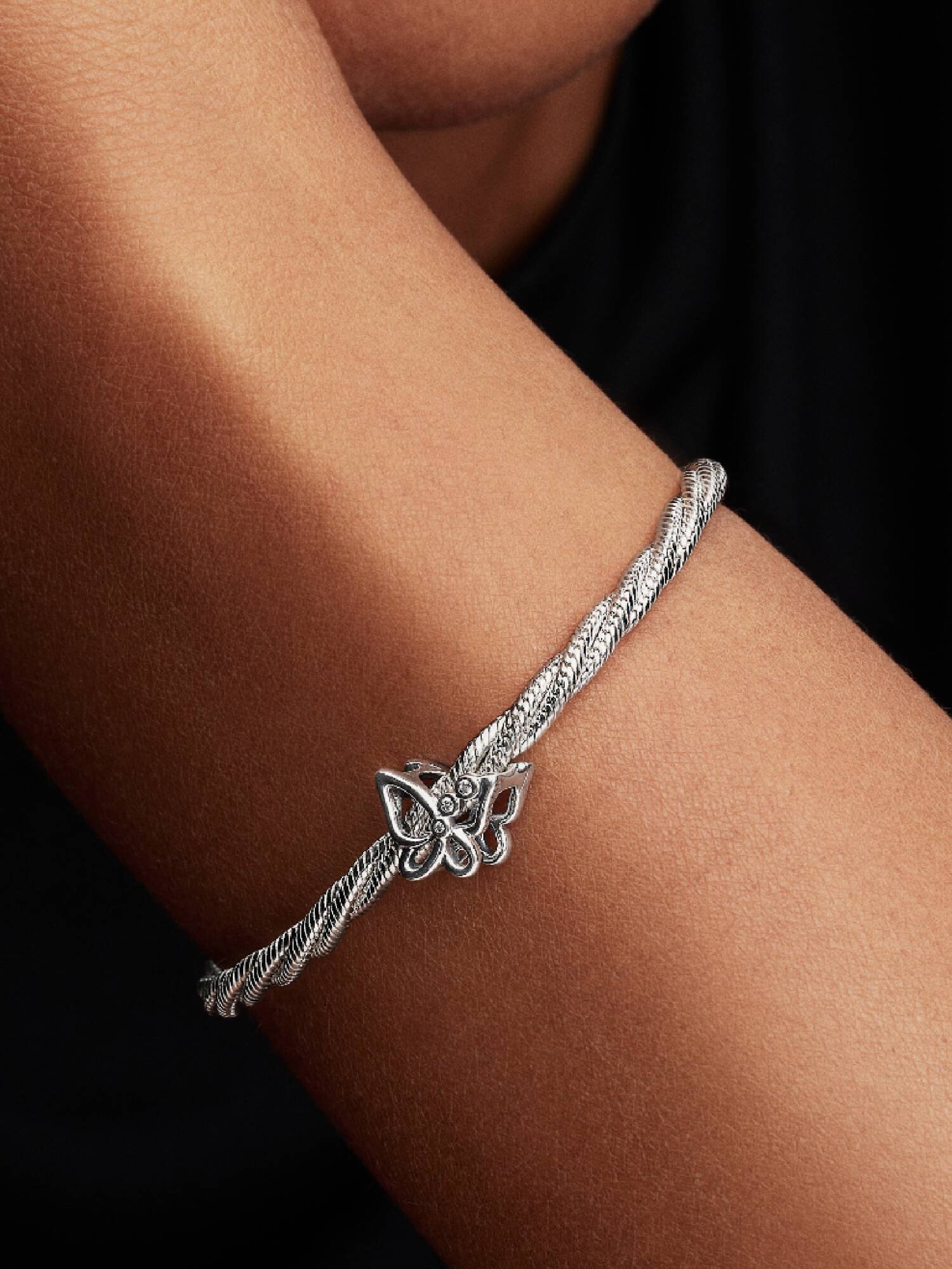 Pillangó áttört charm