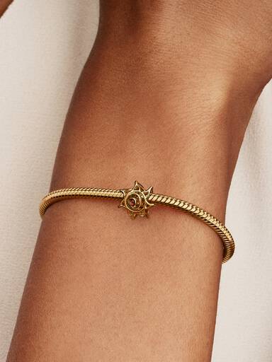 Nap áttört charm