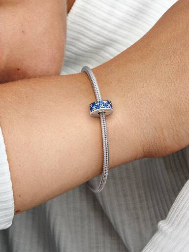 Kék pavé klip charm