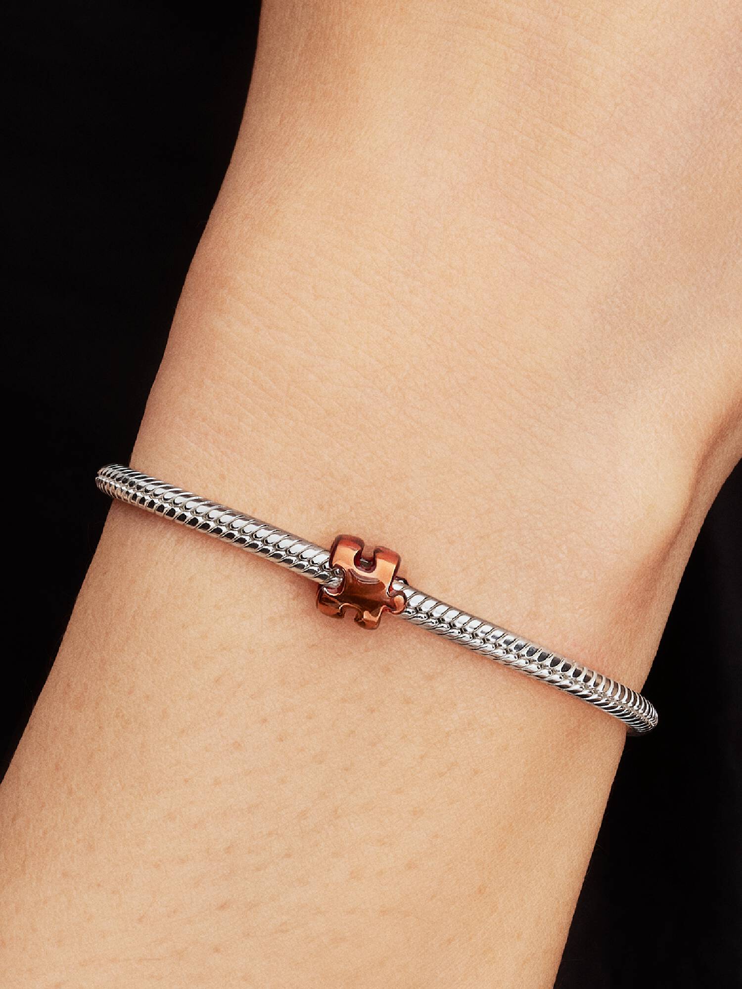 Narancssárga puzzle-darab mini charm