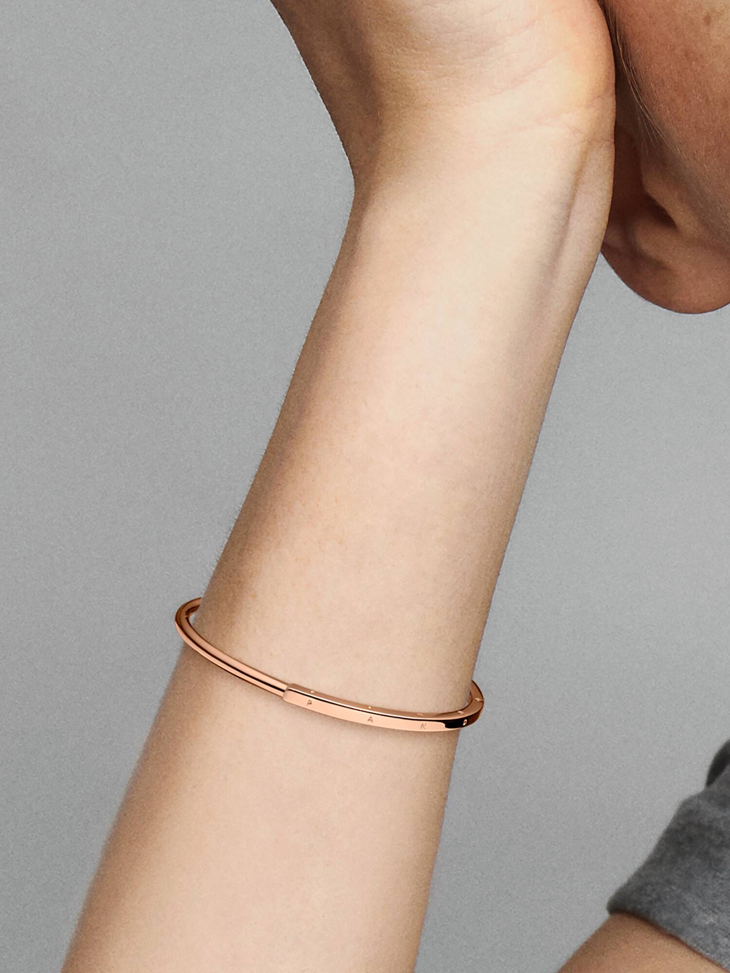 Pandora Signature I-D nyitott karperec