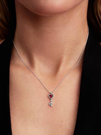 Kiemelt szíves kulcs collier nyaklánc