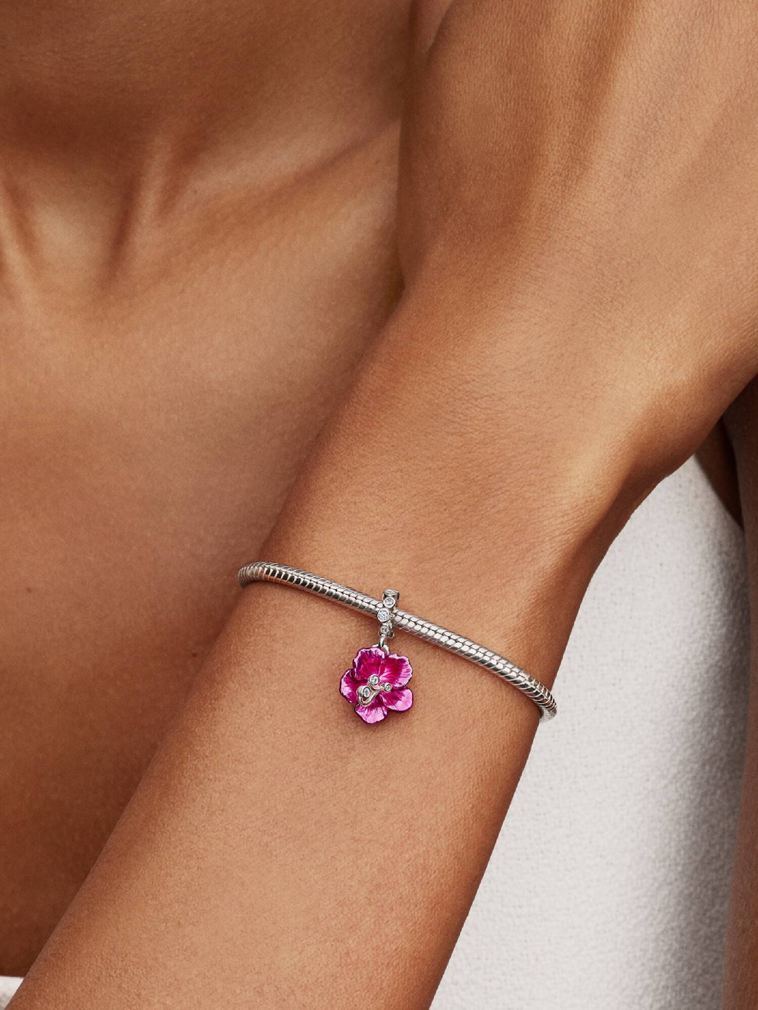 Hibiszkusz függő charm
