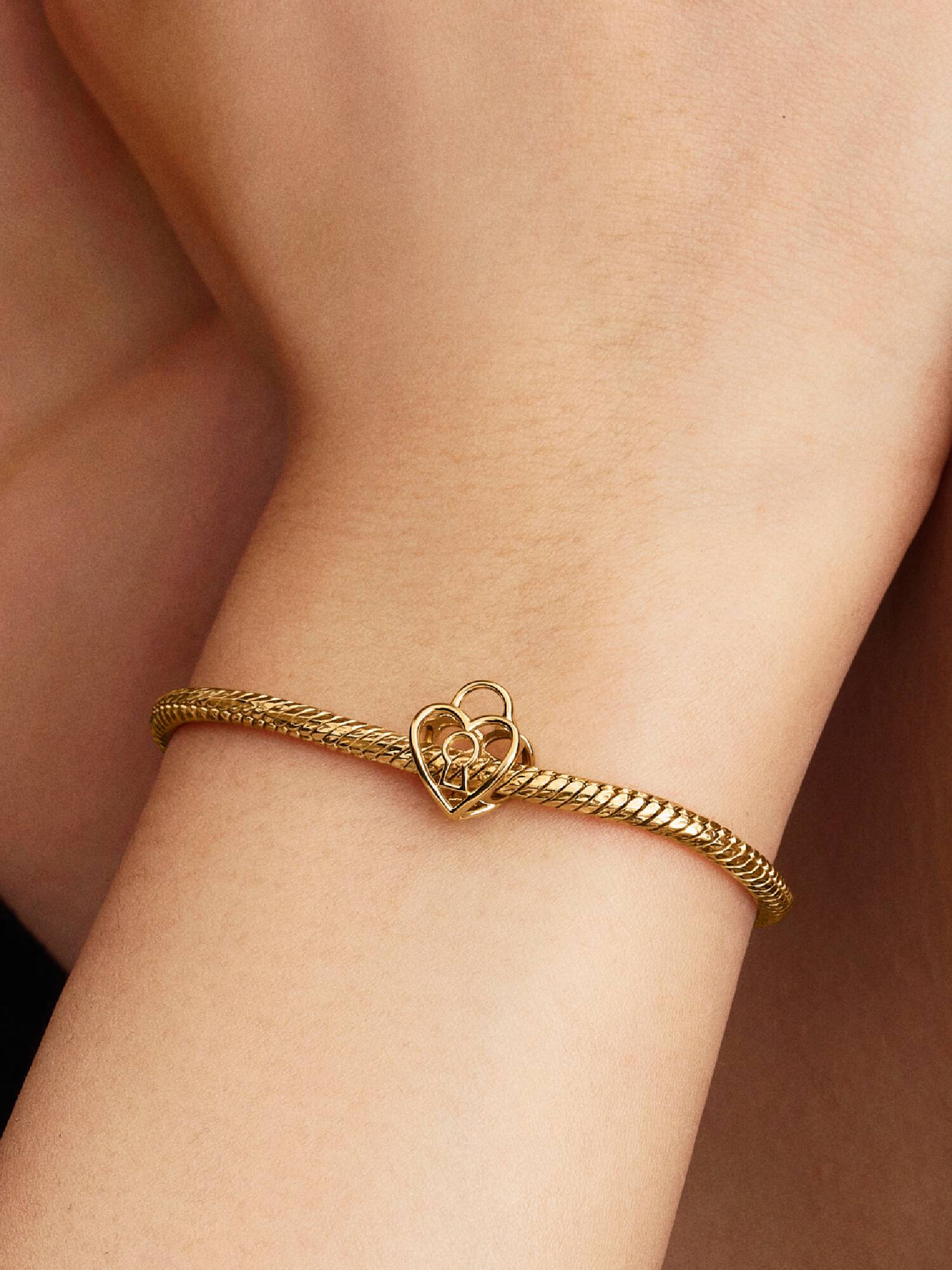 Áttört szív lakat charm