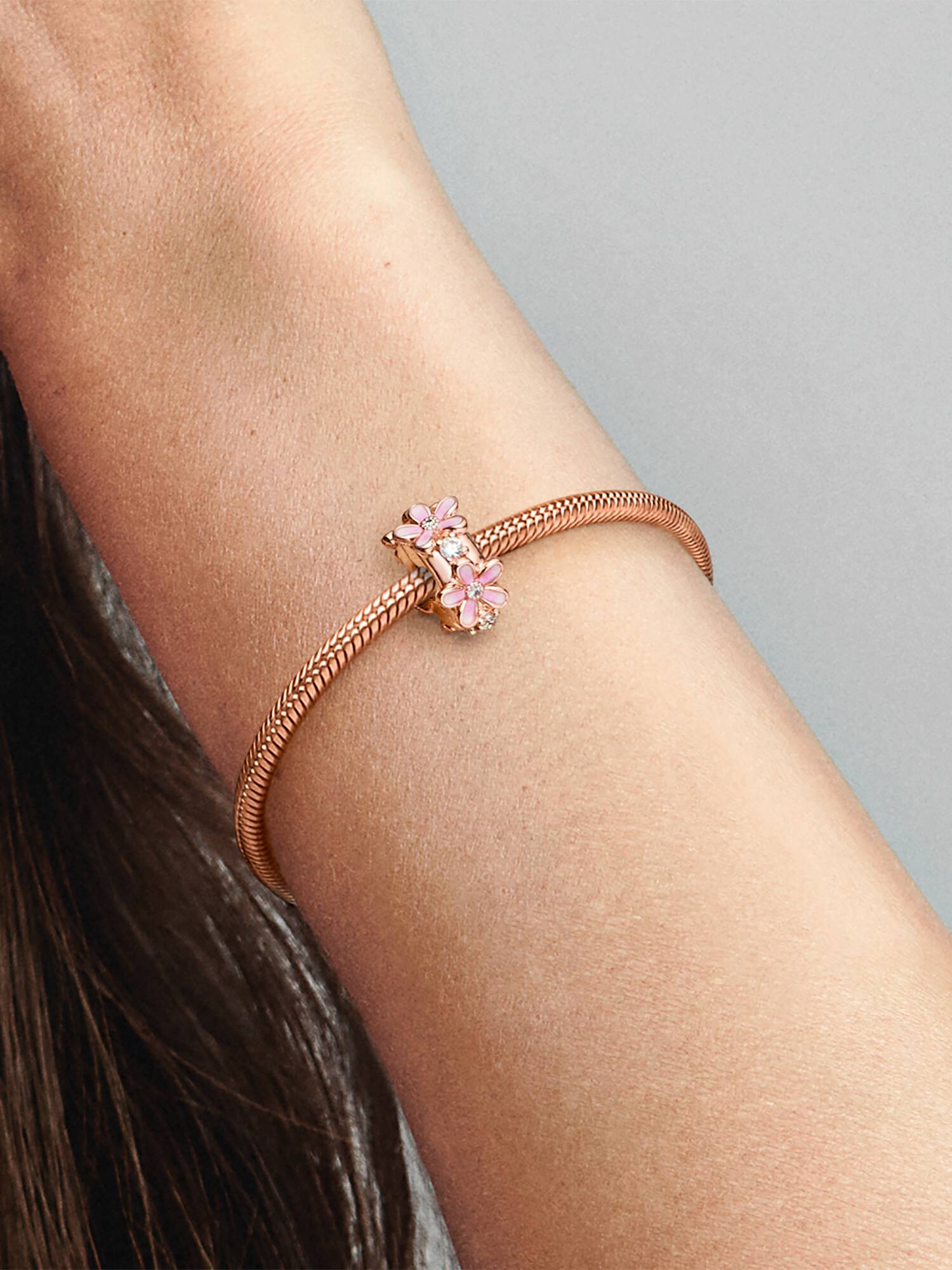 Rózsaszín százszorszép spacer klip charm