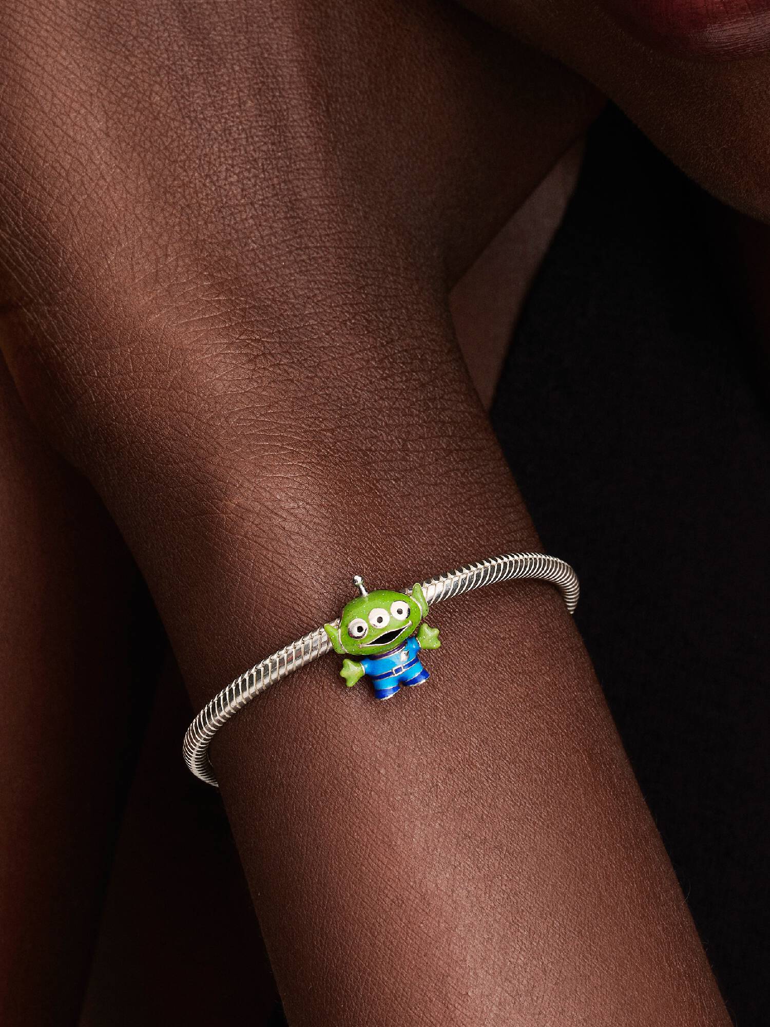 Disney Pixar Toy Story Idegen charm