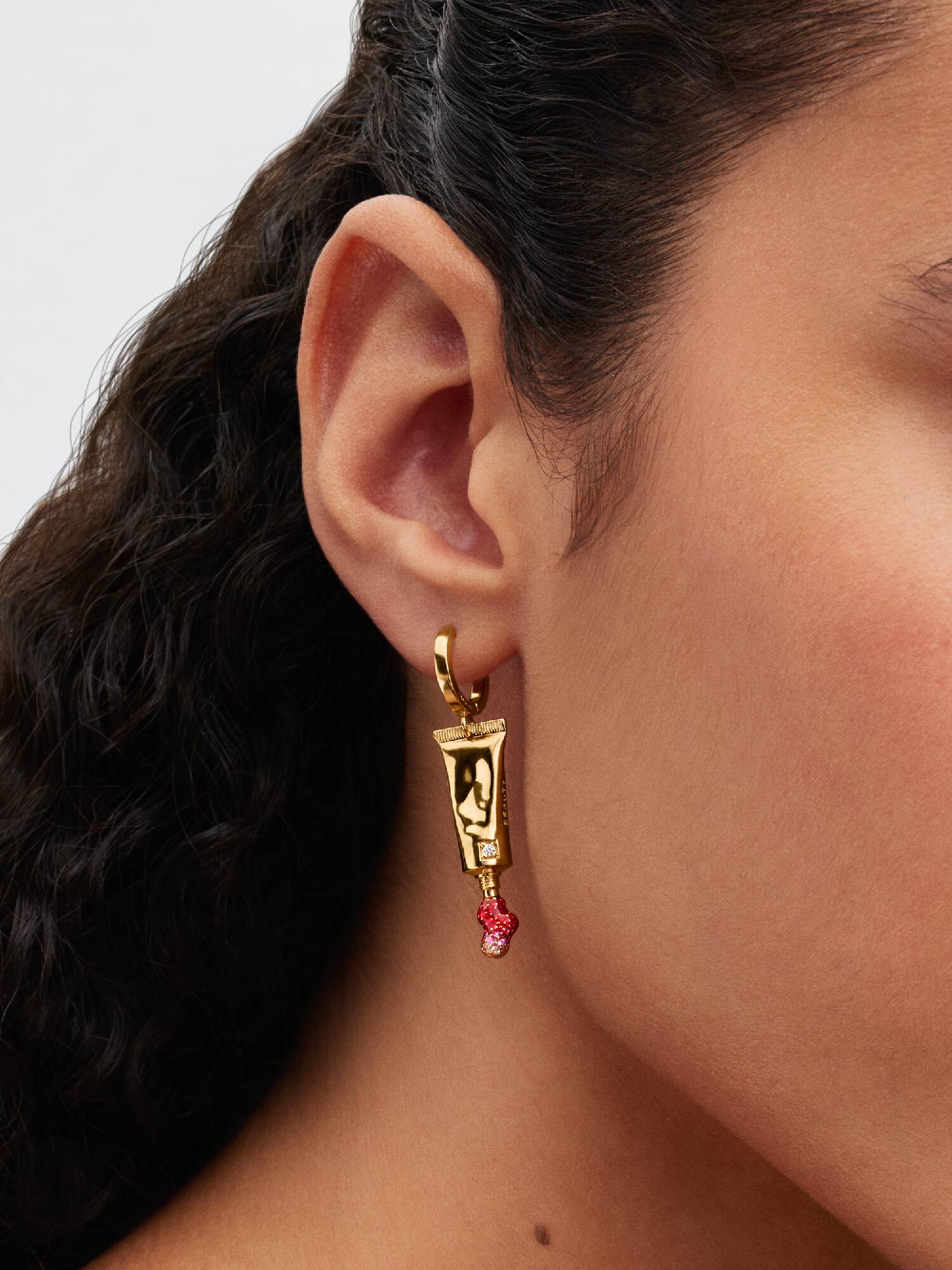 Pat McGrath A szépség tubusa függő fülbevaló