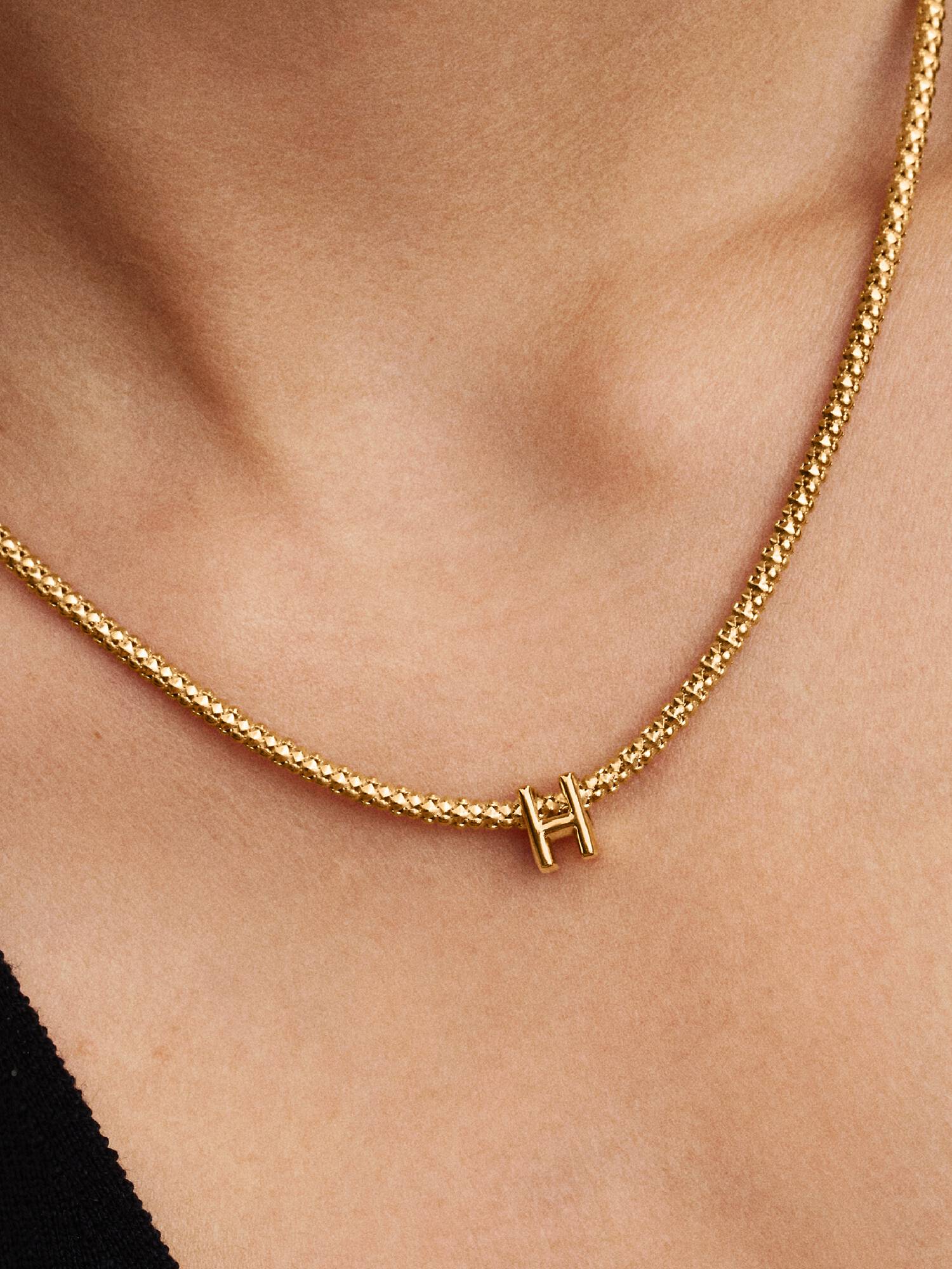 "H" betű charm